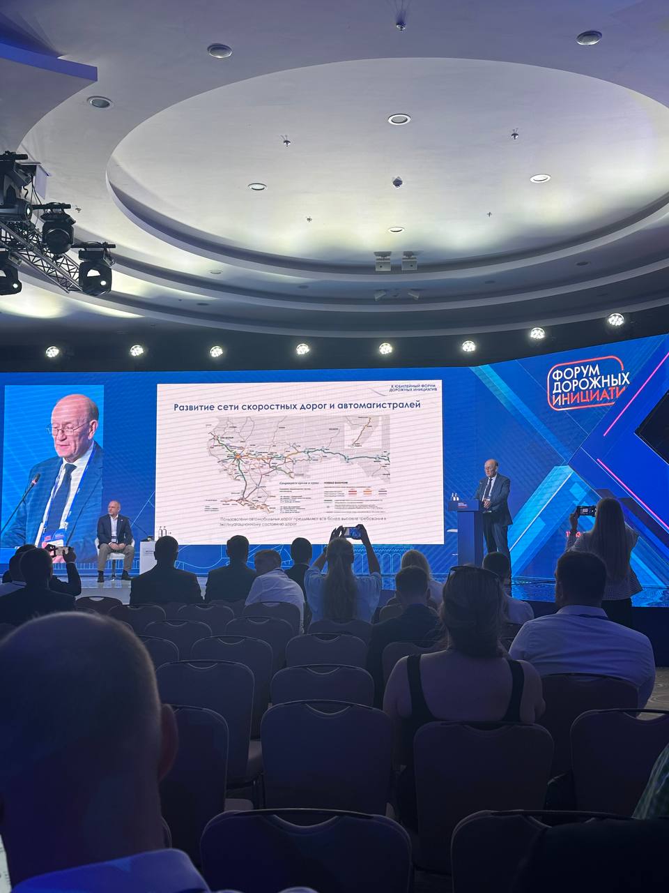 СИЛЬНЫЕ МАШИНЫ НА ФОРУМЕ ДОРОЖНЫХ ИНИЦИАТИВ