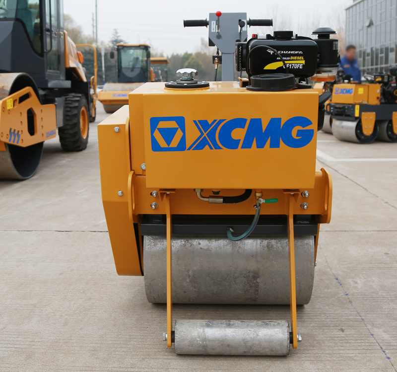 Ручной мини-каток XCMG XMR030
