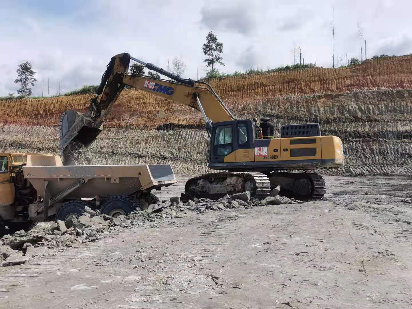 Гусеничный экскаватор XCMG XE490DK