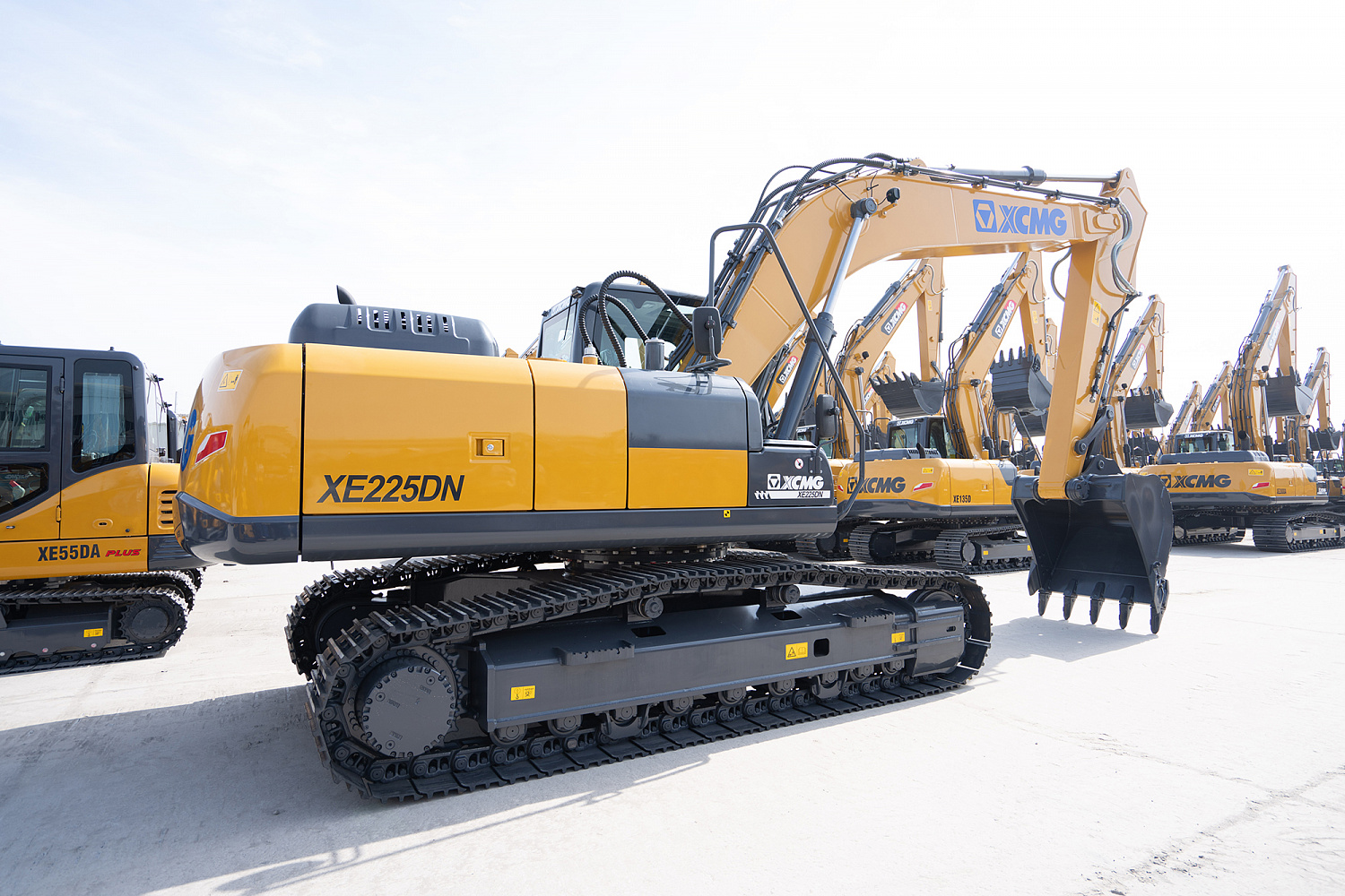 Гусеничный экскаватор (габаритный) XCMG XE225DN
