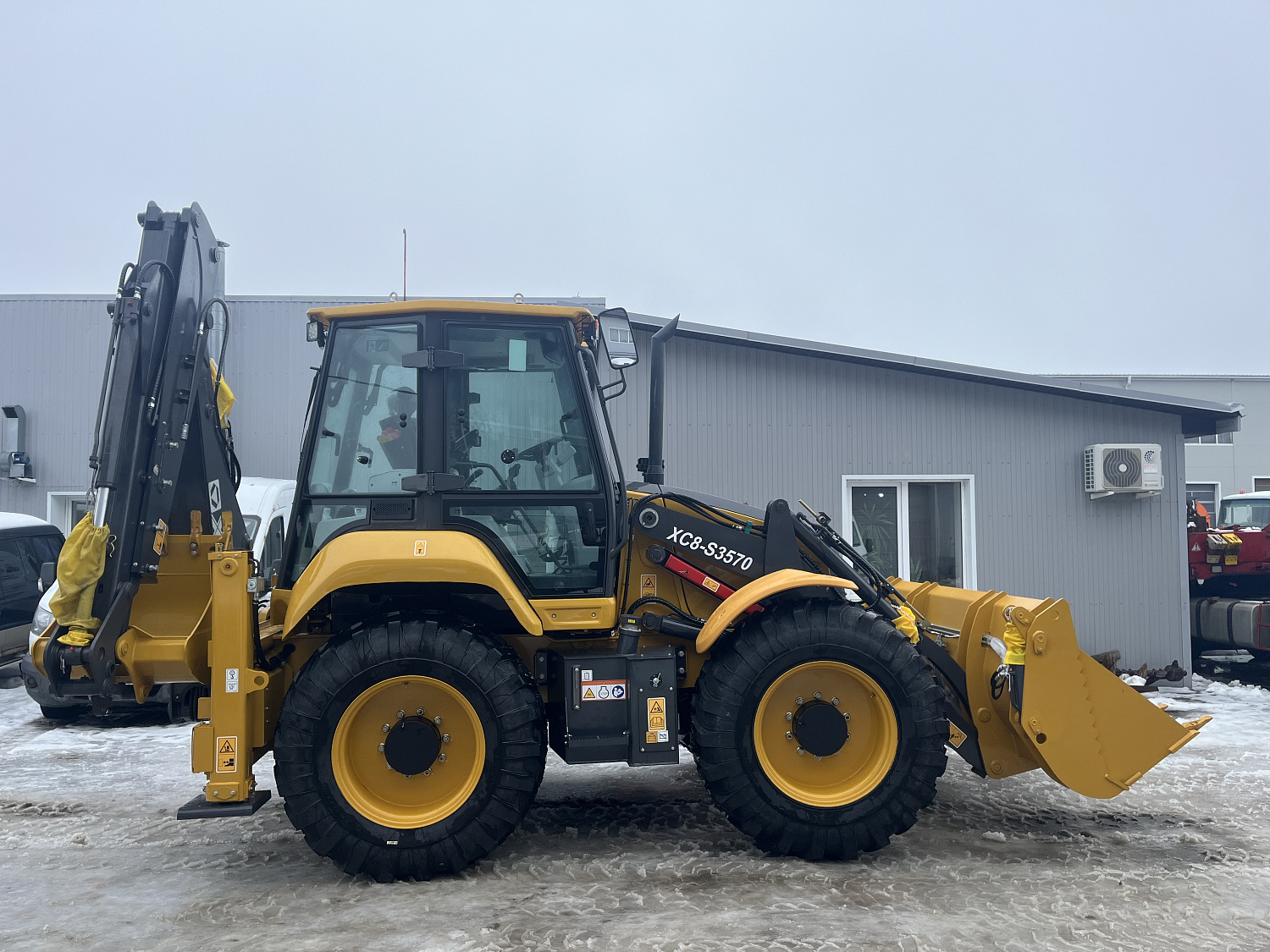 Экскаватор-погрузчик XCMG XC8-S3570